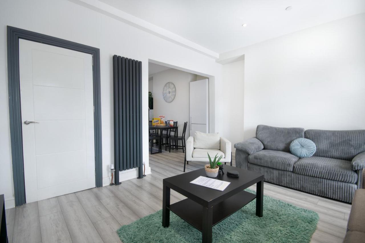 Luxe Living Family Home - Beach, Wifi, Parking Swansea Exterior photo