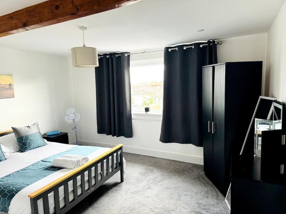 Luxe Living Family Home - Beach, Wifi, Parking Swansea Exterior photo